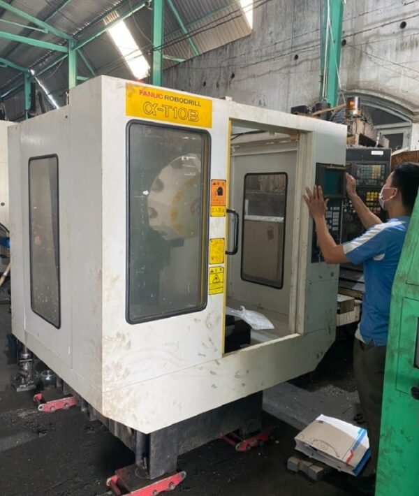 Máy khoan và taro ROBODRILL α-T10B