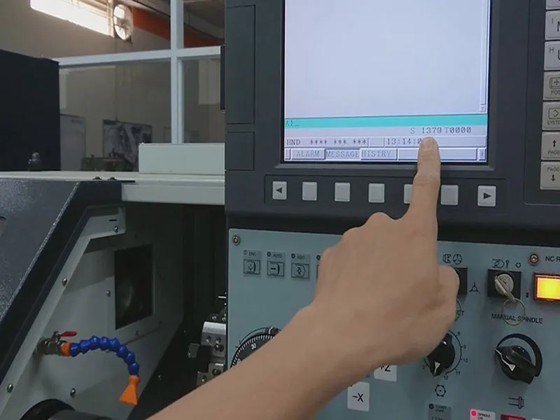 May-tien-cnc-khong-len-man-hinh-2