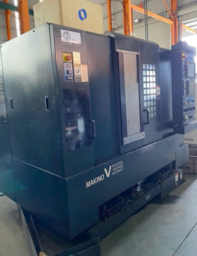 may-phay-cnc-makino-v33